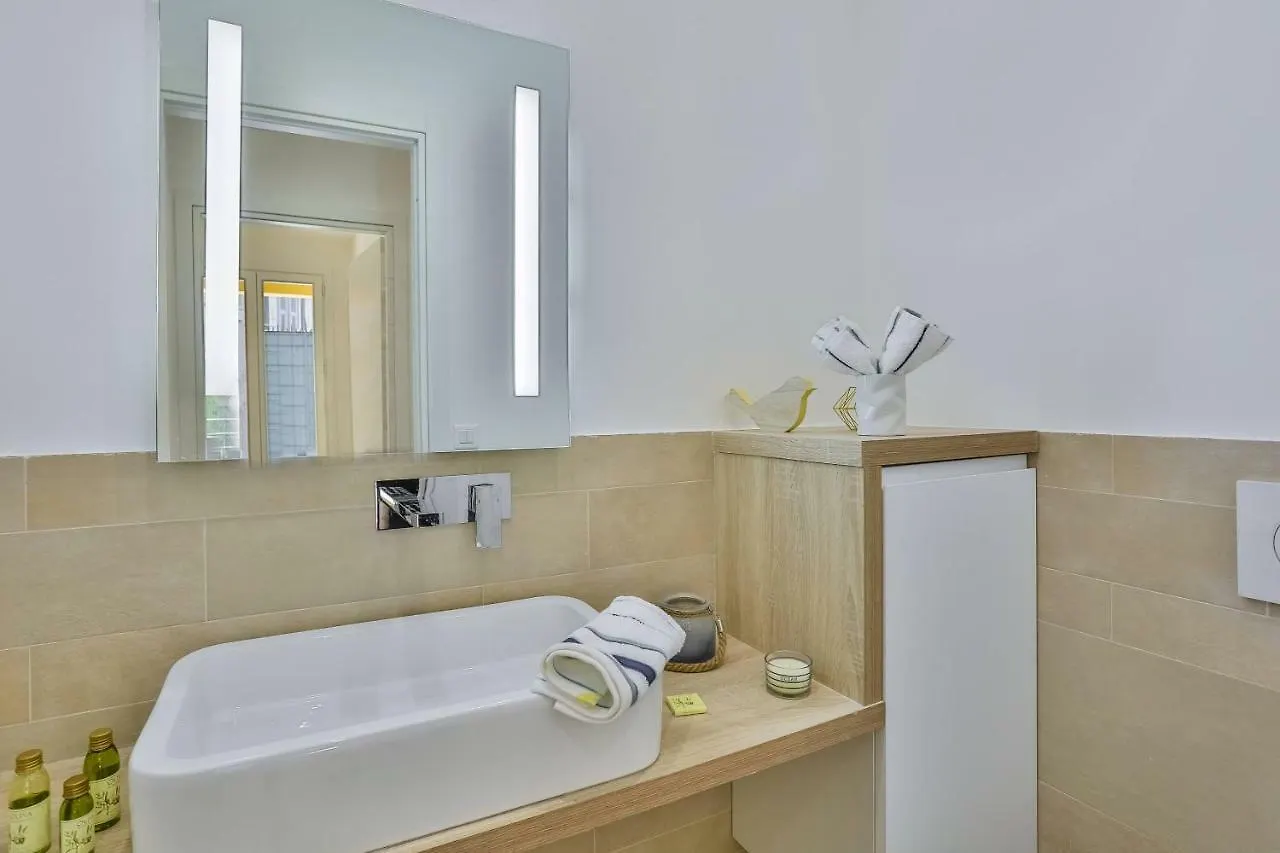 France 82 Tp -1 Min From The Sea - Terrace - Parking Apartment Nice 0*,  France